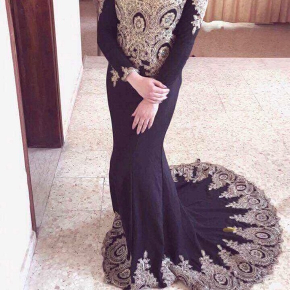 Formal gown - Picture 4 of 4